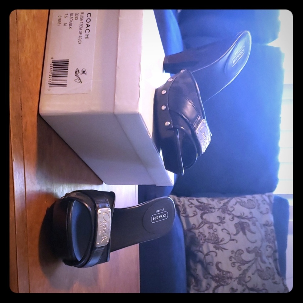 Absolutely adorable heeled sandals